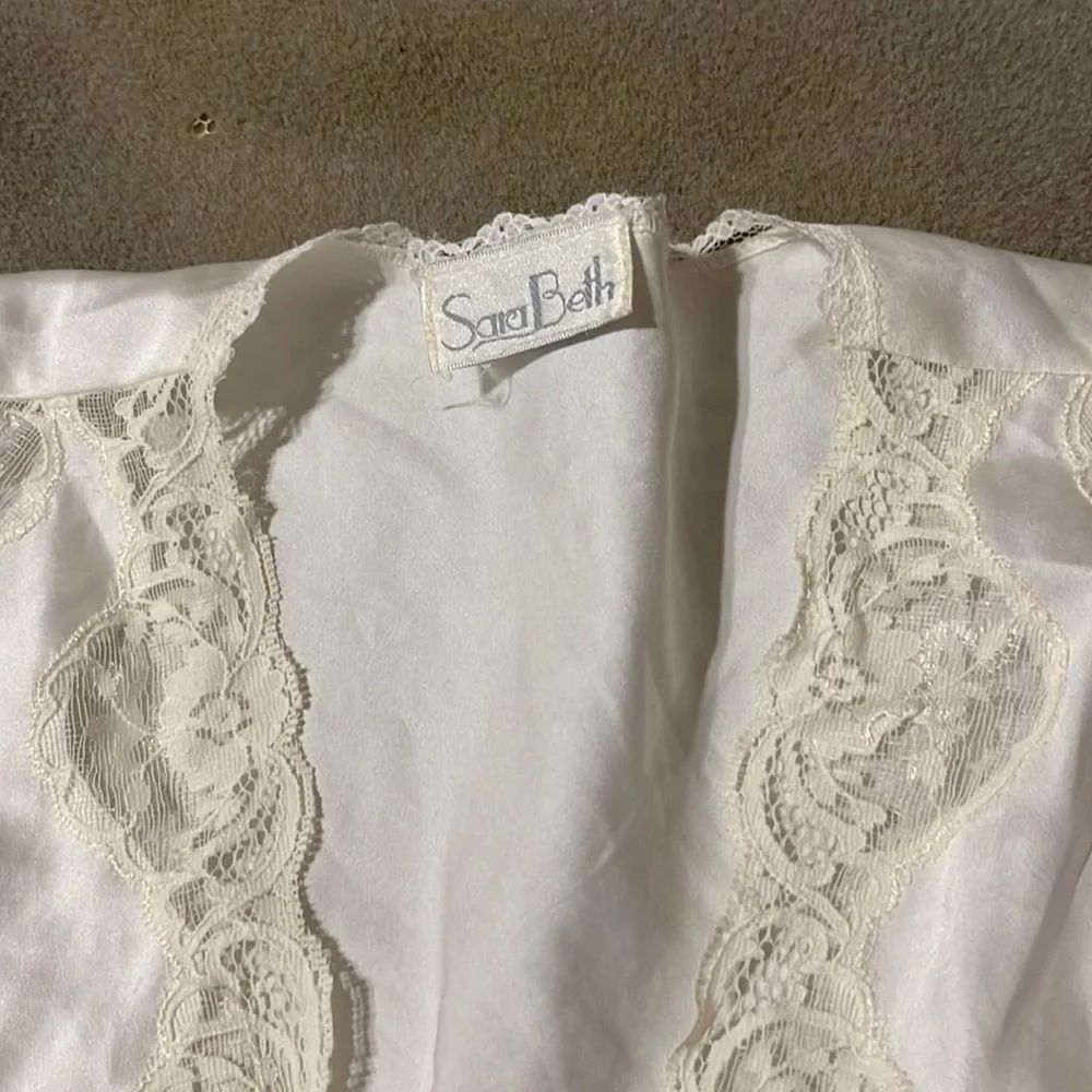 Vintage Beth Lingerie Nightgown. - Picture 9 of 16
